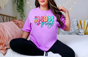 This mom prays  (DTF TRANSFER)