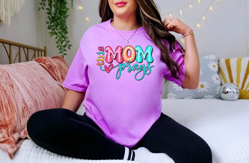 This mom prays  (DTF TRANSFER)